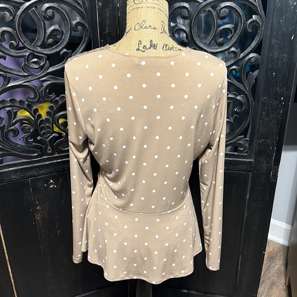 Susan Graver Liquid Knit Faux Wrap Tan w/ White Polka Dot Shirt / Top / Blouse. - Picture 6 of 9